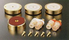 金メッキ処理された純銅製インシュレーターとWBTスピーカー端子